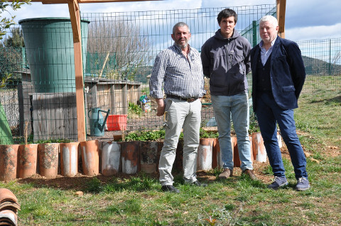 Patrick Lecocq (rÃ©fÃ©rent du compostage au collÃ¨ge), Benoit Pujol (rÃ©fÃ©rent compostage au SICTOBA) et Jean-FranÃ§ois Borie (vice-prÃ©sident du SICTOBA)