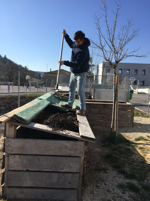 Retournage du compost